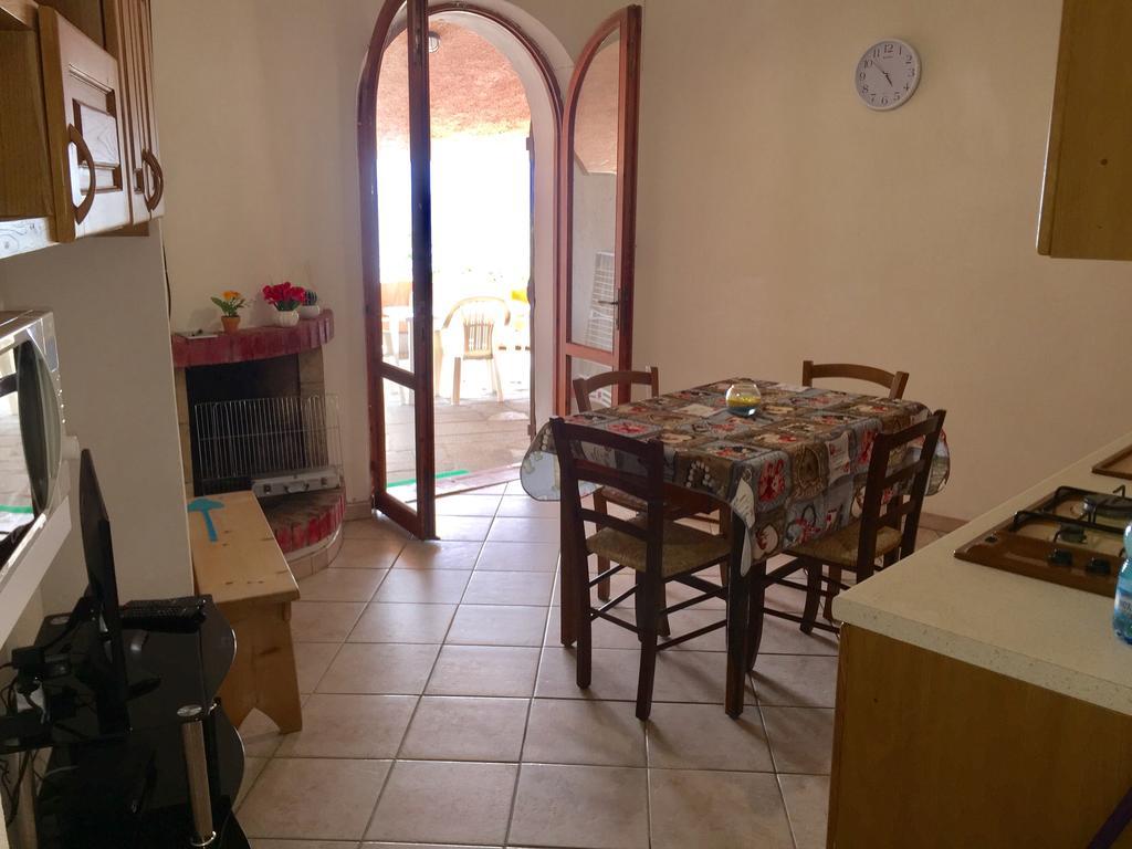 Appartamenti In Villa La Marinedda Isola Rossa Luaran gambar